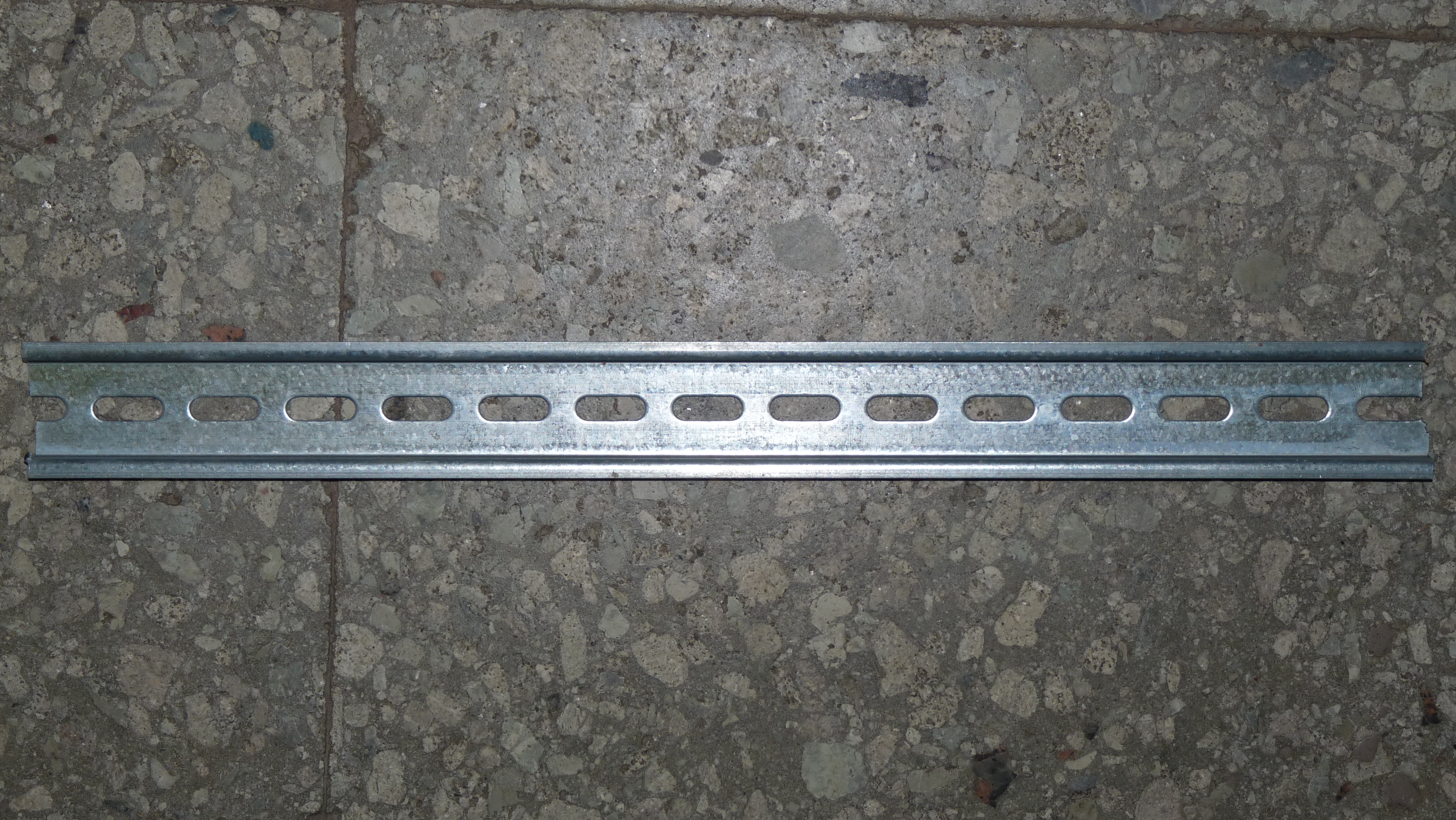 DIN-Schiene 35x7,5mm galvanisiert 2m